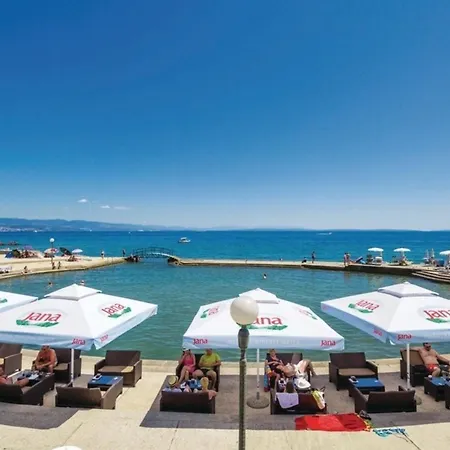 Holiday home Villablu2 Doppelhaushaelfte Fantastic Seaview, Pool