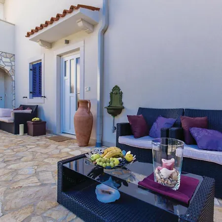 Holiday home Villablu2 Doppelhaushaelfte Fantastic Seaview, Pool Zagorje